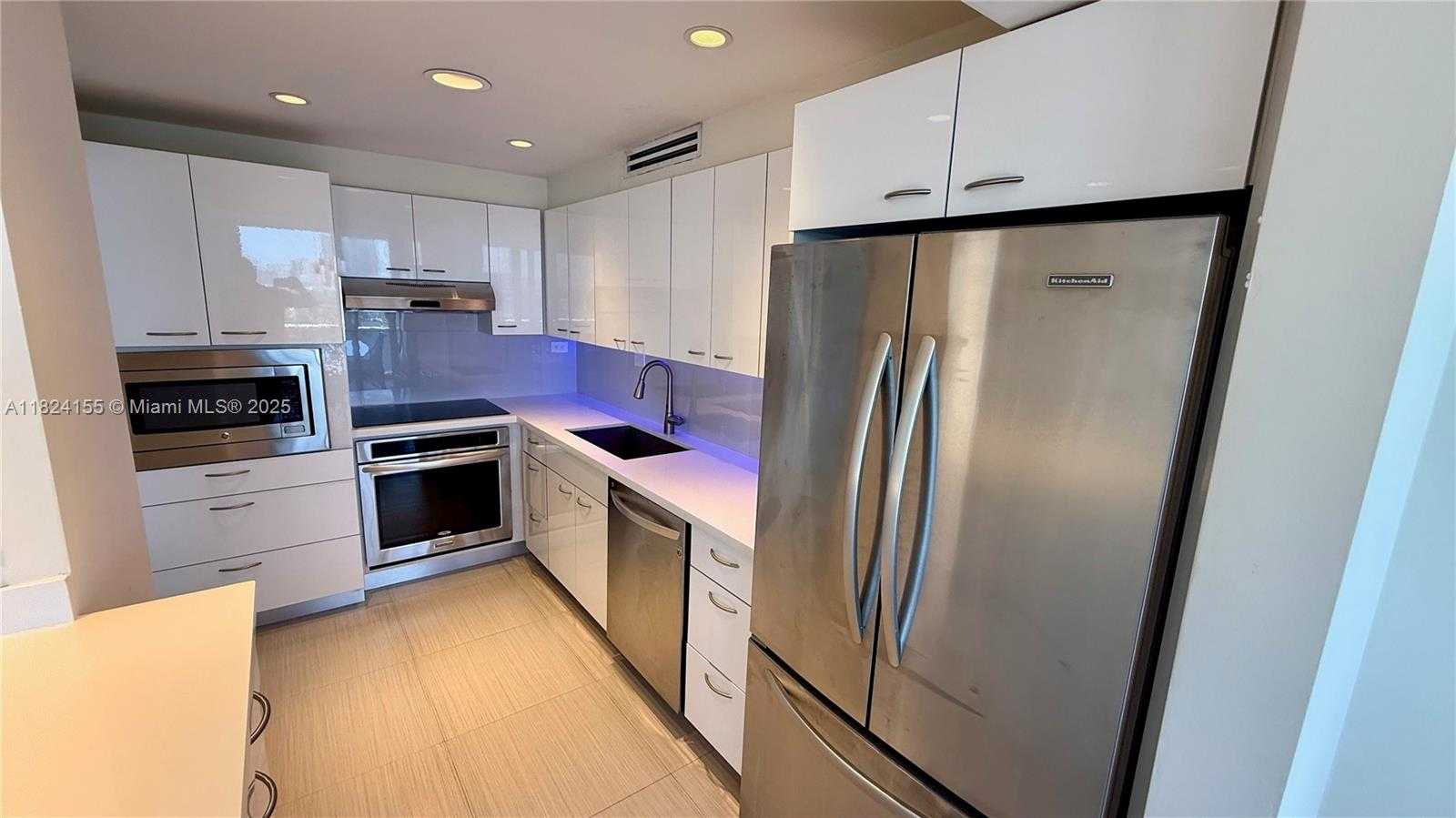 Small Image of 900 BAY DR #906, Miami Beach Number 6