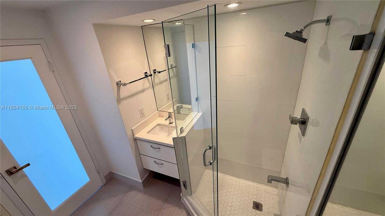 Small Image of 900 BAY DR #906, Miami Beach Number 9
