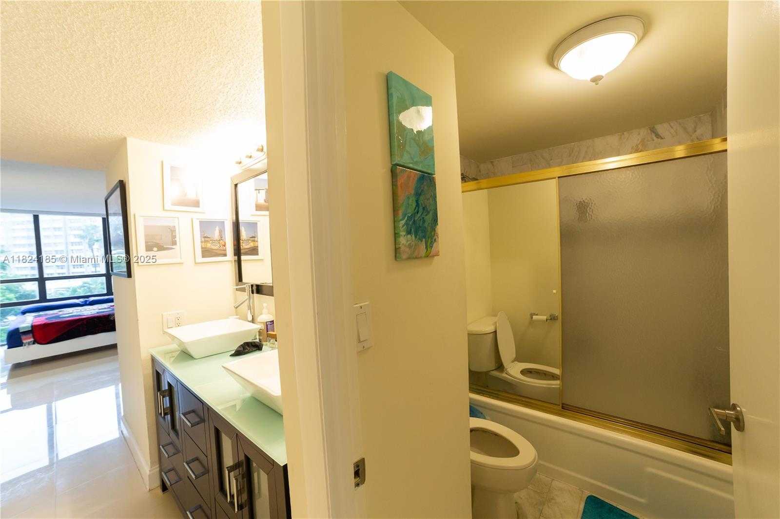 Small Image of 1450 BRICKELL BAY DR #311, Miami Number 11