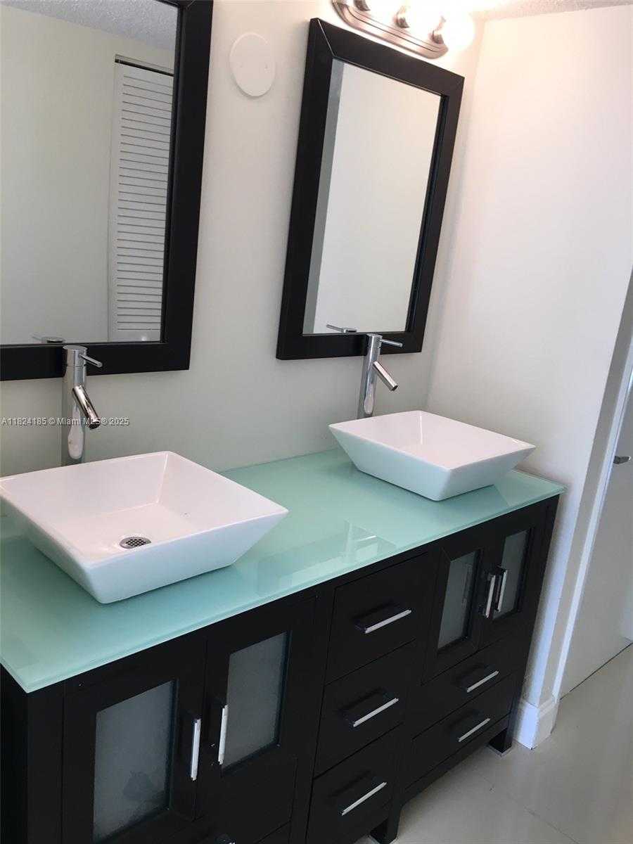 Small Image of 1450 BRICKELL BAY DR #311, Miami Number 12