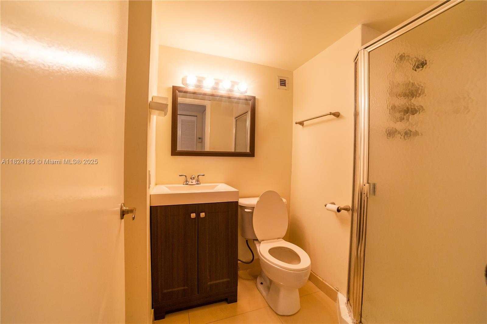 Small Image of 1450 BRICKELL BAY DR #311, Miami Number 13