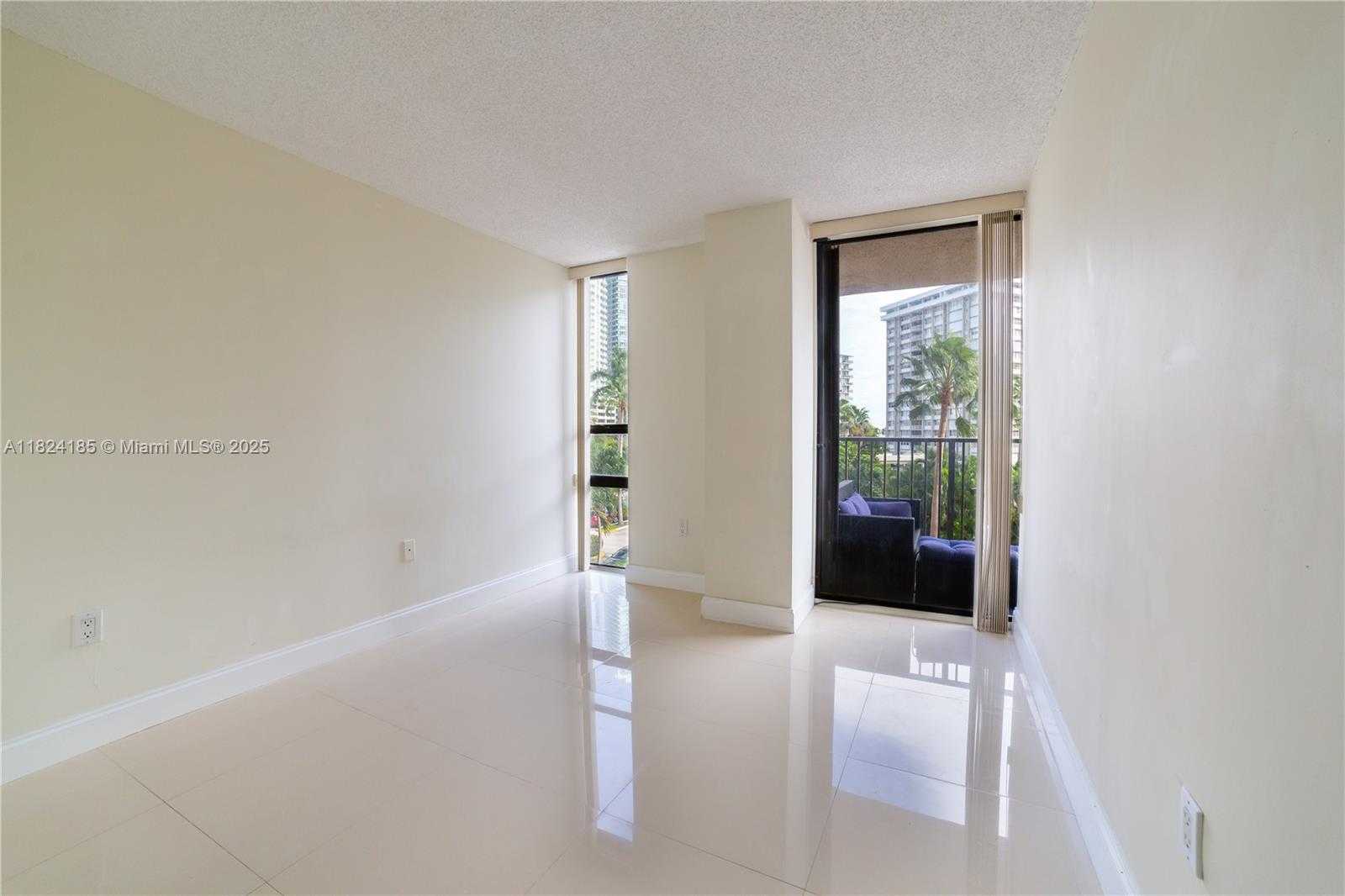 Small Image of 1450 BRICKELL BAY DR #311, Miami Number 7