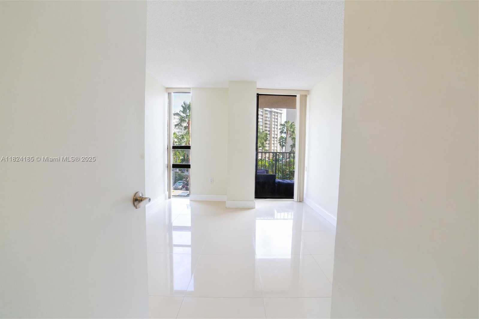 Small Image of 1450 BRICKELL BAY DR #311, Miami Number 8