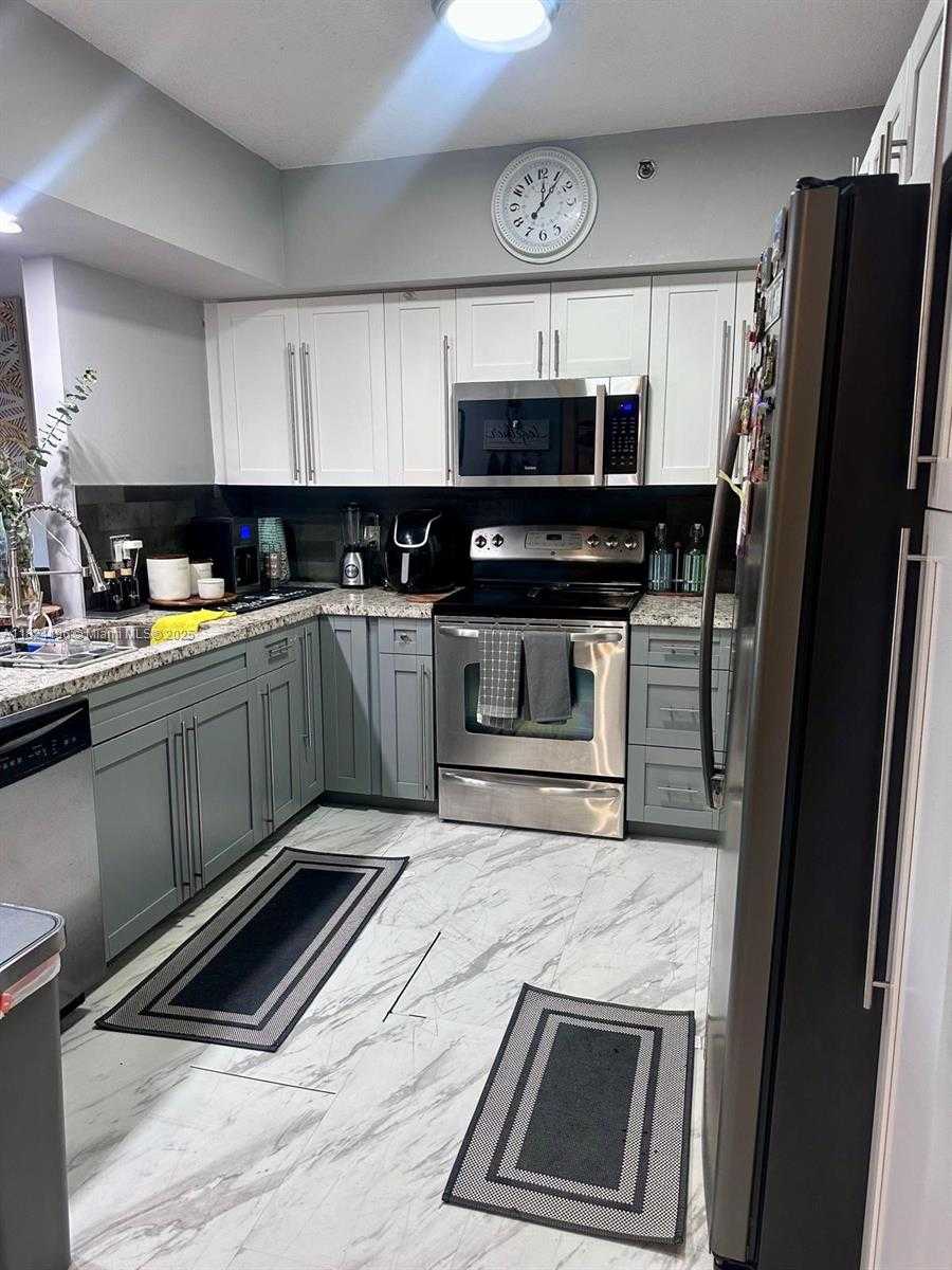 Small Image of 9340 FONTAINEBLEAU BLVD #313, Miami Number 10