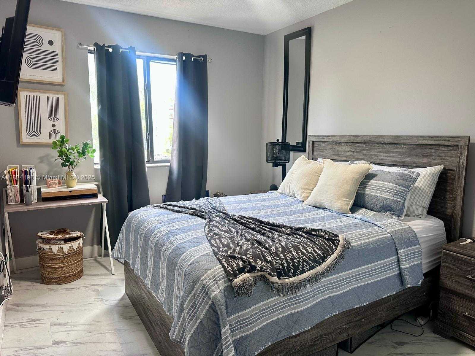 Small Image of 9340 FONTAINEBLEAU BLVD #313, Miami Number 12