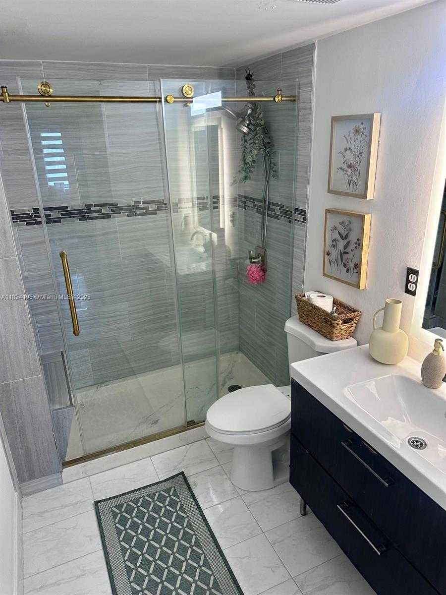 Small Image of 9340 FONTAINEBLEAU BLVD #313, Miami Number 14