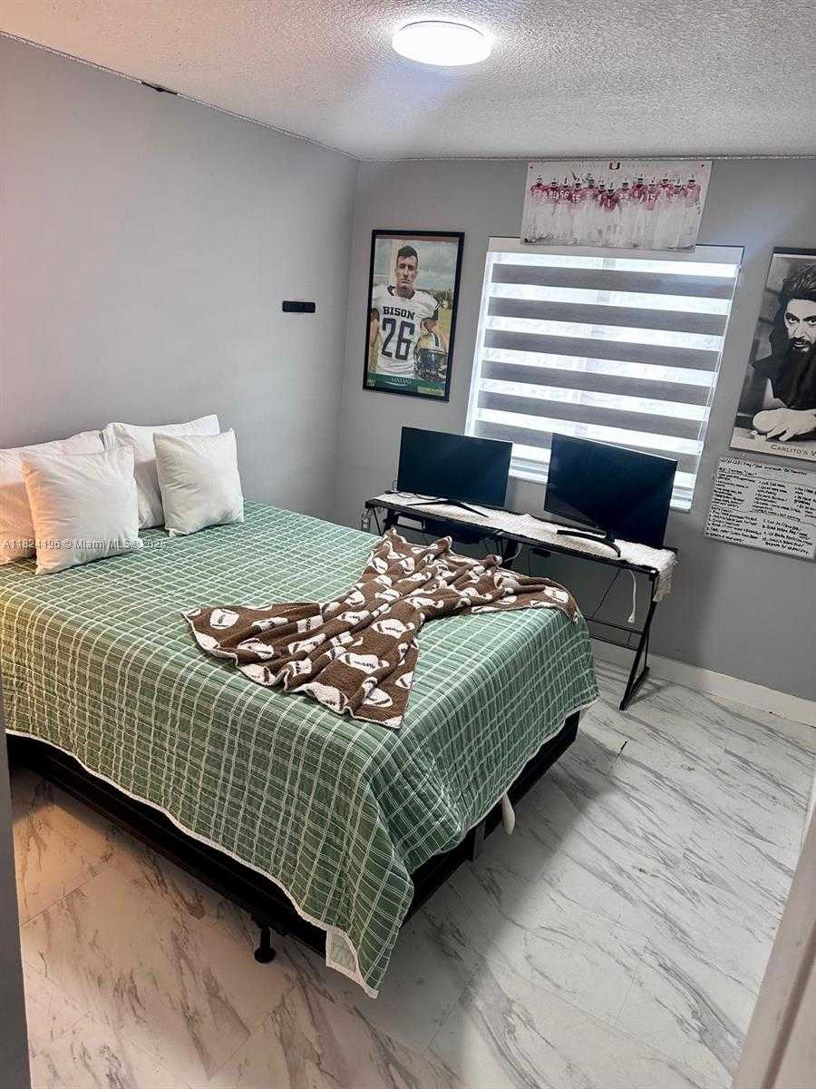 Small Image of 9340 FONTAINEBLEAU BLVD #313, Miami Number 15