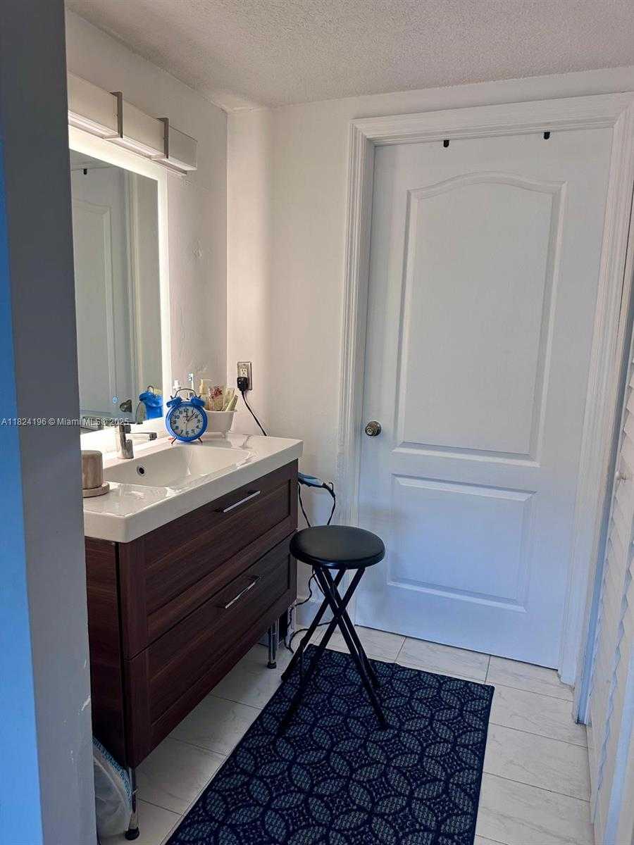 Small Image of 9340 FONTAINEBLEAU BLVD #313, Miami Number 17