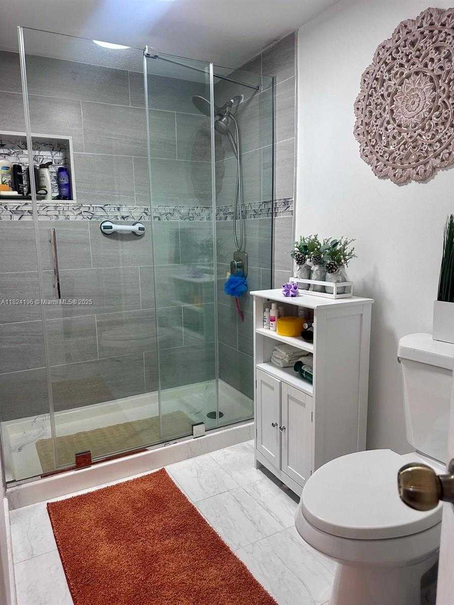 Small Image of 9340 FONTAINEBLEAU BLVD #313, Miami Number 19