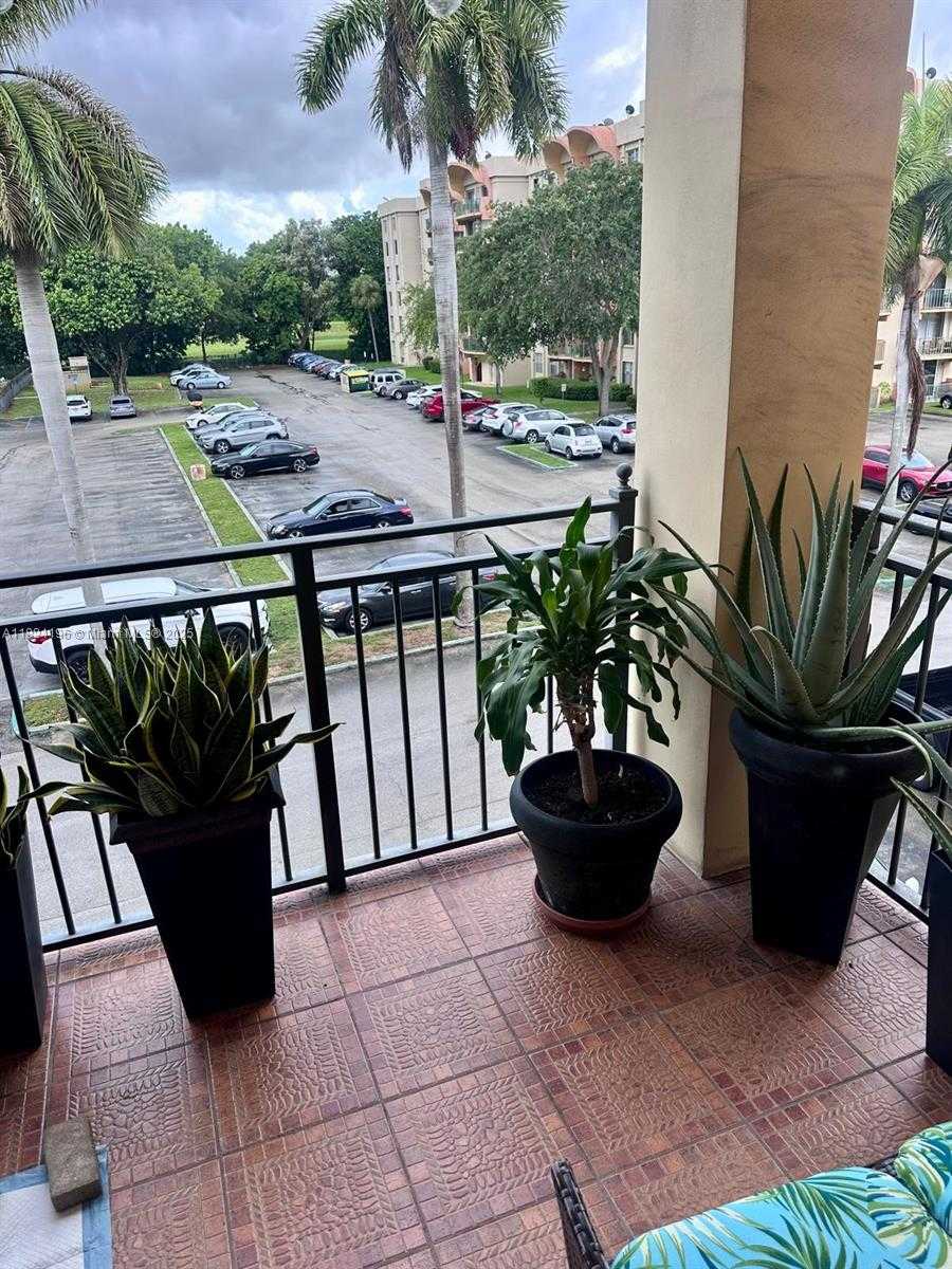 Small Image of 9340 FONTAINEBLEAU BLVD #313, Miami Number 20