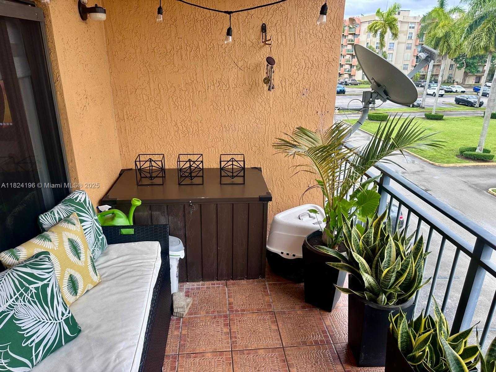 Small Image of 9340 FONTAINEBLEAU BLVD #313, Miami Number 21