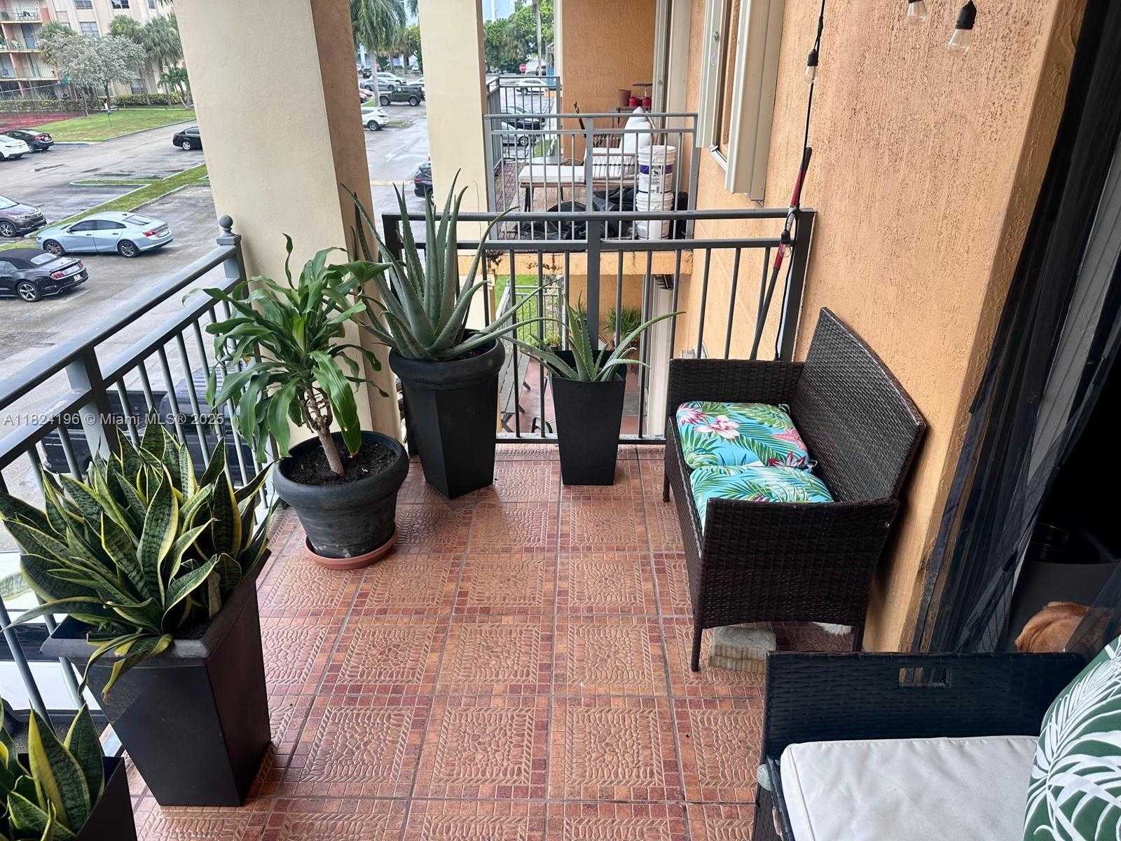Small Image of 9340 FONTAINEBLEAU BLVD #313, Miami Number 22