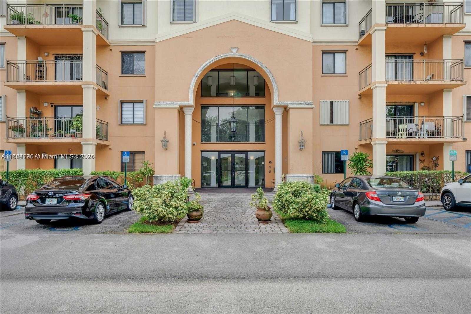 Small Image of 9340 FONTAINEBLEAU BLVD #313, Miami Number 23