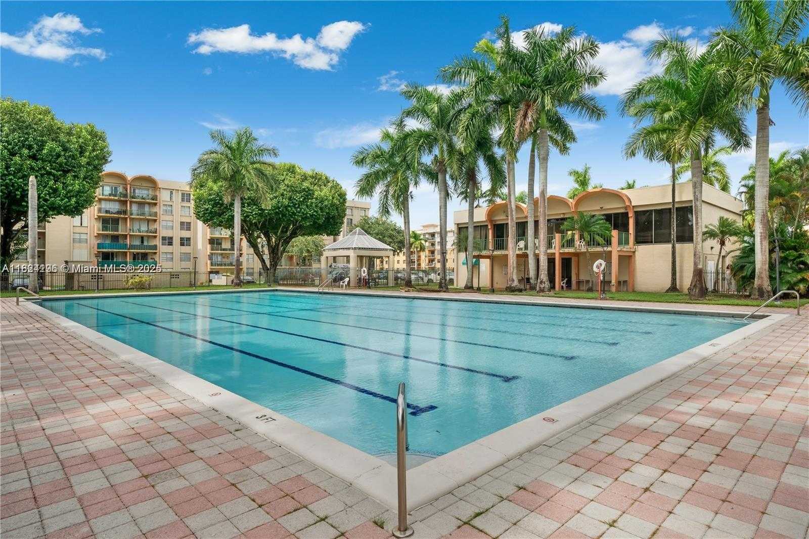 Small Image of 9340 FONTAINEBLEAU BLVD #313, Miami Number 26
