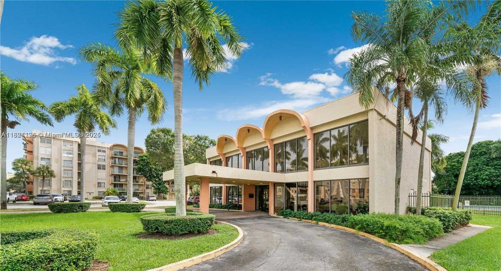 Small Image of 9340 FONTAINEBLEAU BLVD #313, Miami Number 28