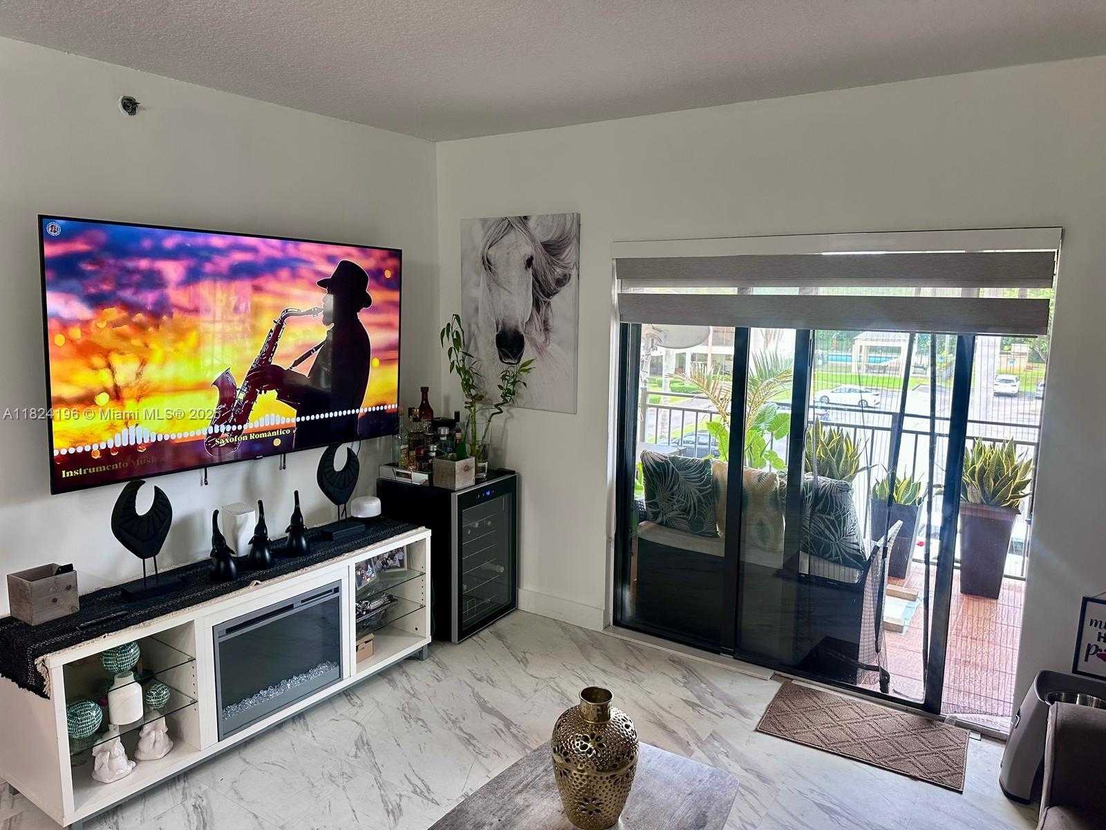 Small Image of 9340 FONTAINEBLEAU BLVD #313, Miami Number 4