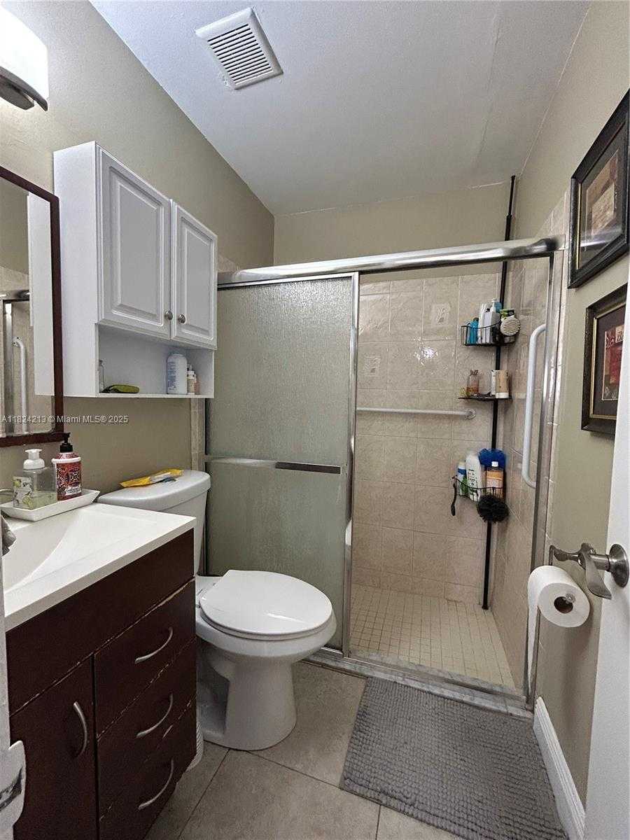Small Image of 121 BRIARWOOD CIR #1-5, Hollywood Number 11