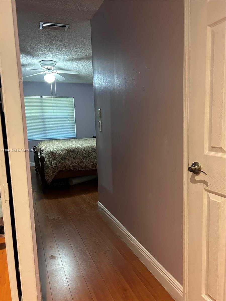 Small Image of 121 BRIARWOOD CIR #1-5, Hollywood Number 13