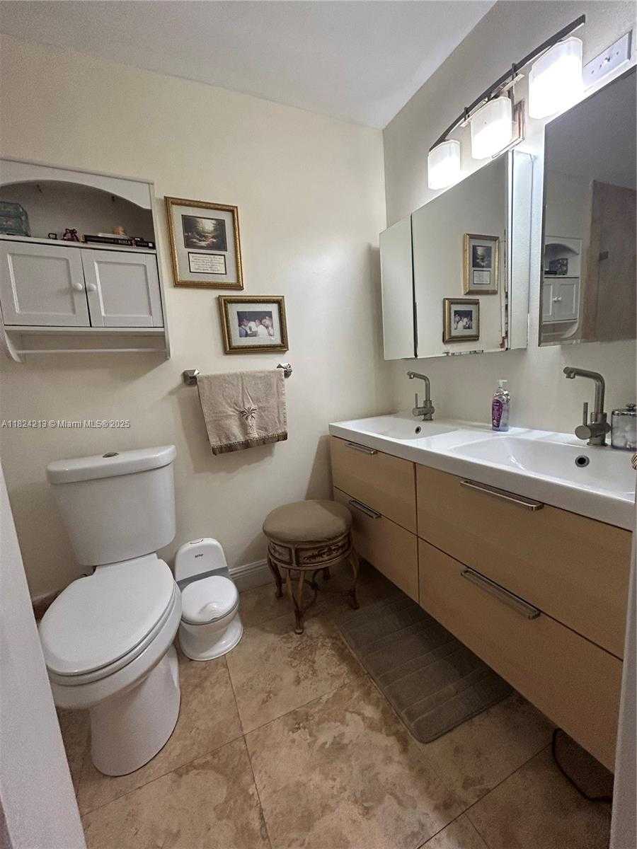 Small Image of 121 BRIARWOOD CIR #1-5, Hollywood Number 14