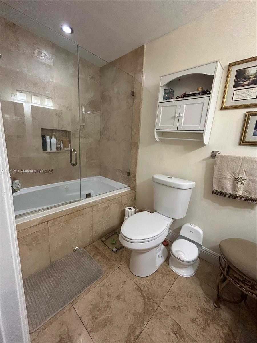 Small Image of 121 BRIARWOOD CIR #1-5, Hollywood Number 15