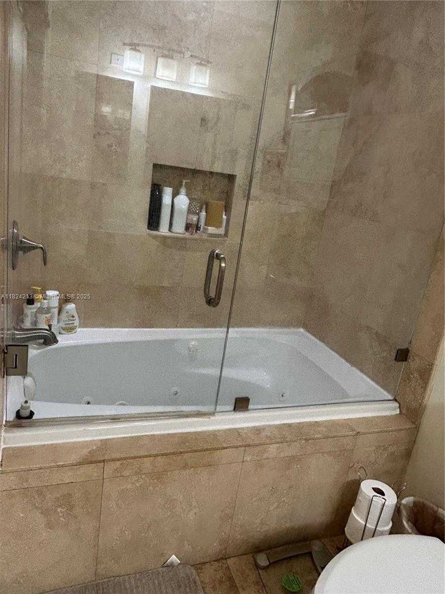 Small Image of 121 BRIARWOOD CIR #1-5, Hollywood Number 16