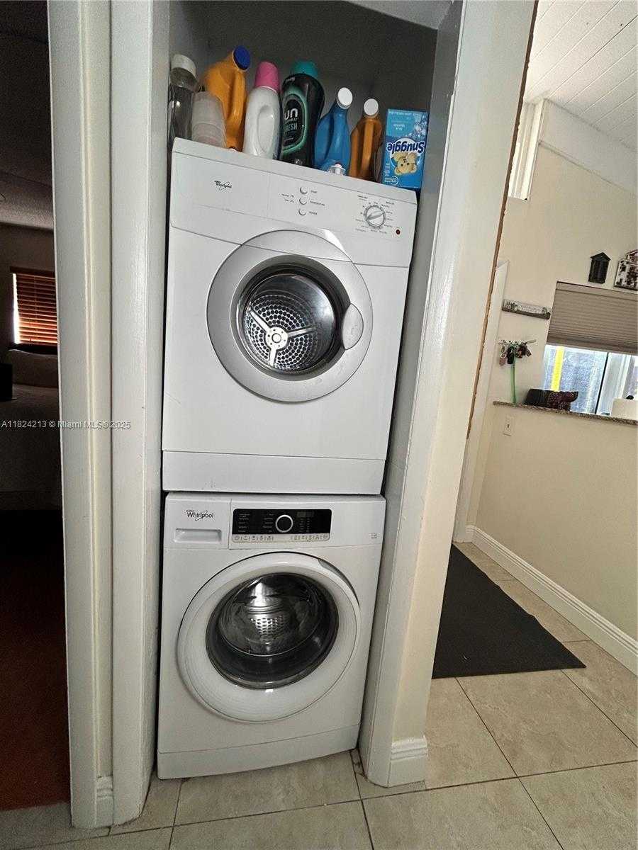 Small Image of 121 BRIARWOOD CIR #1-5, Hollywood Number 18