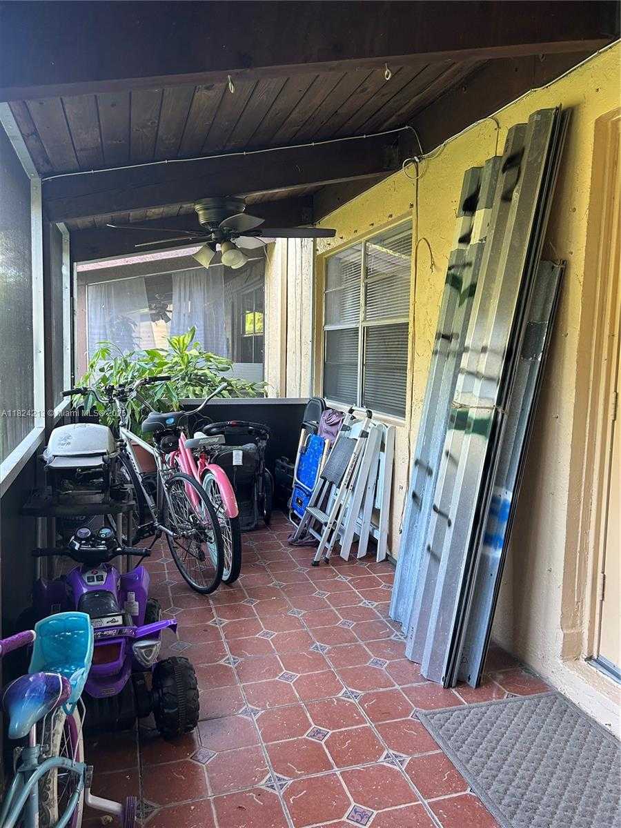 Small Image of 121 BRIARWOOD CIR #1-5, Hollywood Number 19