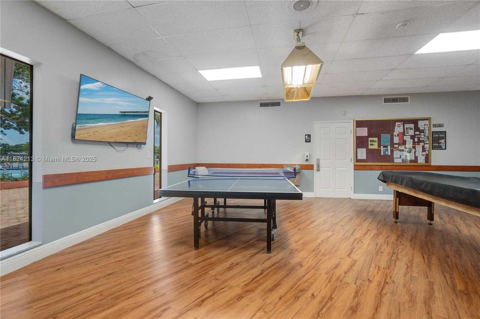 Small Image of 121 BRIARWOOD CIR #1-5, Hollywood Number 29