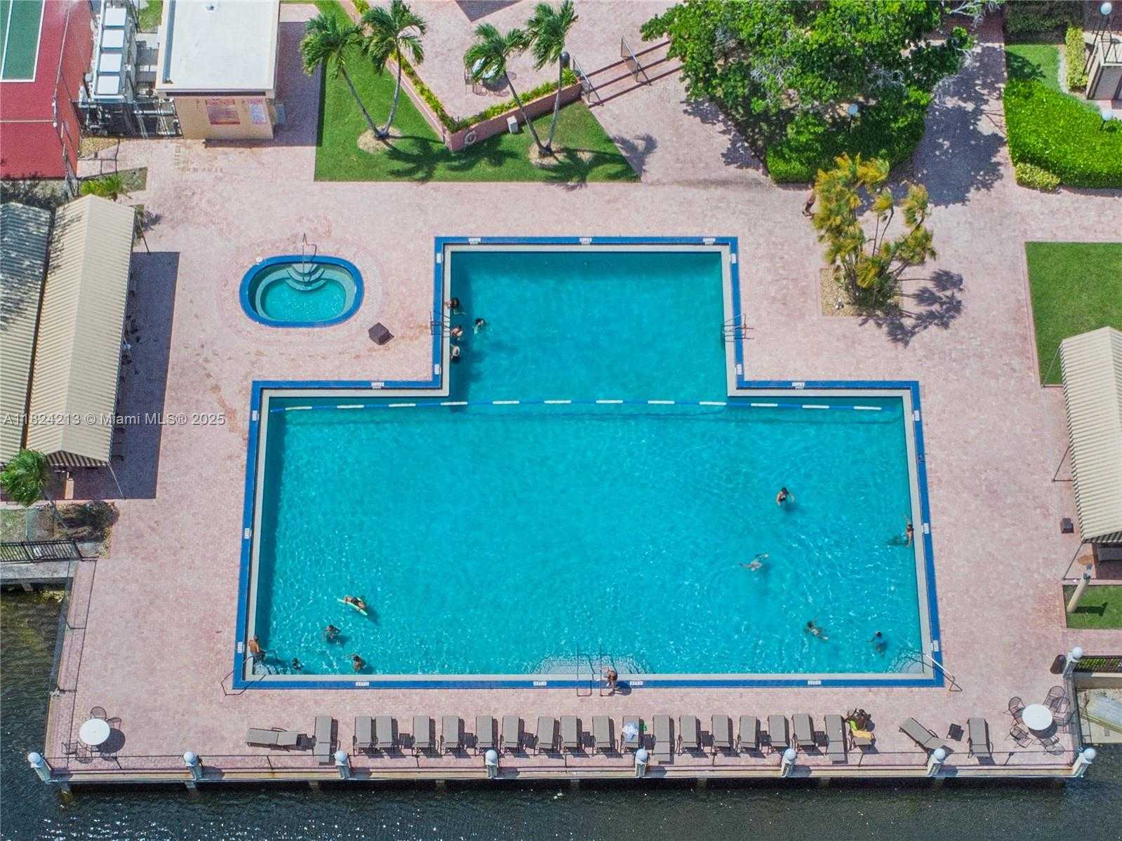 Small Image of 121 BRIARWOOD CIR #1-5, Hollywood Number 31
