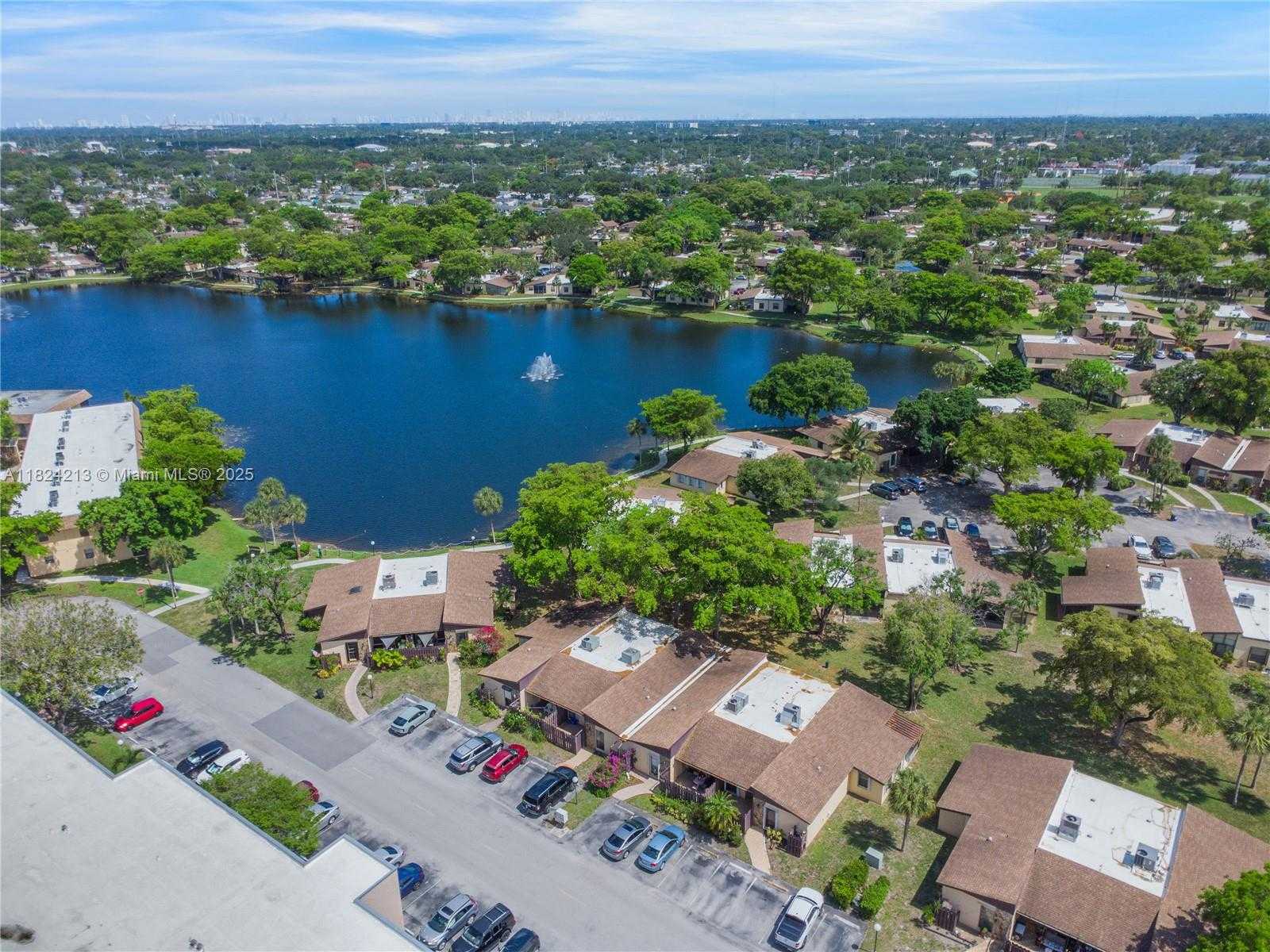 Small Image of 121 BRIARWOOD CIR #1-5, Hollywood Number 36