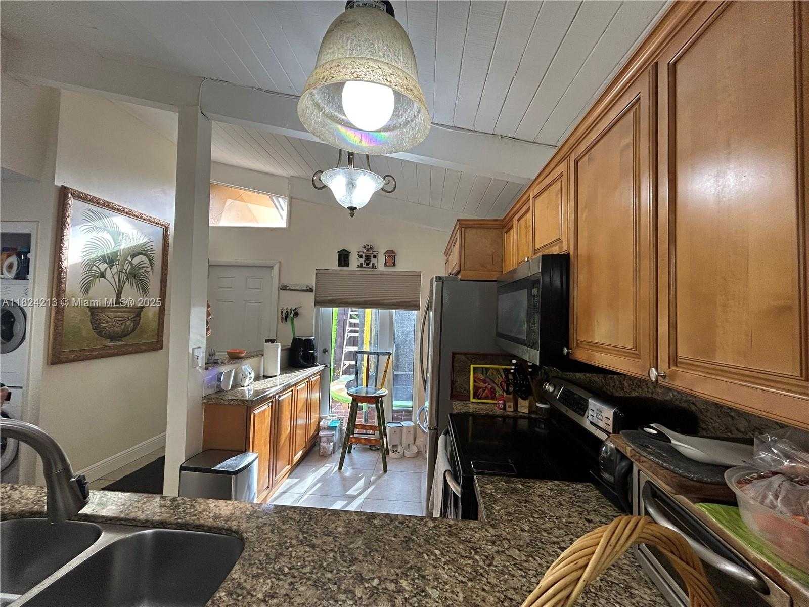 Small Image of 121 BRIARWOOD CIR #1-5, Hollywood Number 5