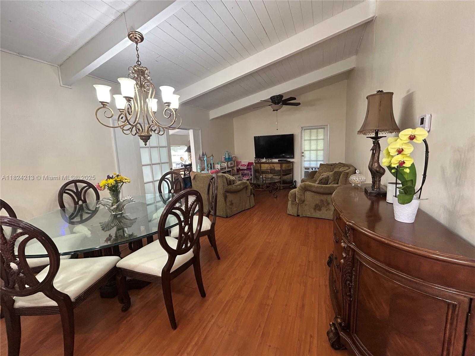 Small Image of 121 BRIARWOOD CIR #1-5, Hollywood Number 6