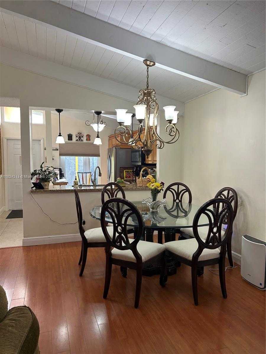 Small Image of 121 BRIARWOOD CIR #1-5, Hollywood Number 7