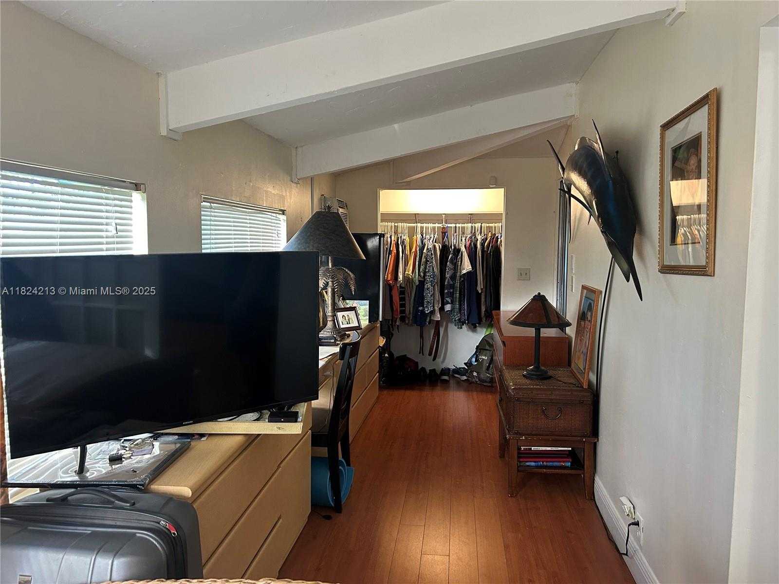 Small Image of 121 BRIARWOOD CIR #1-5, Hollywood Number 9