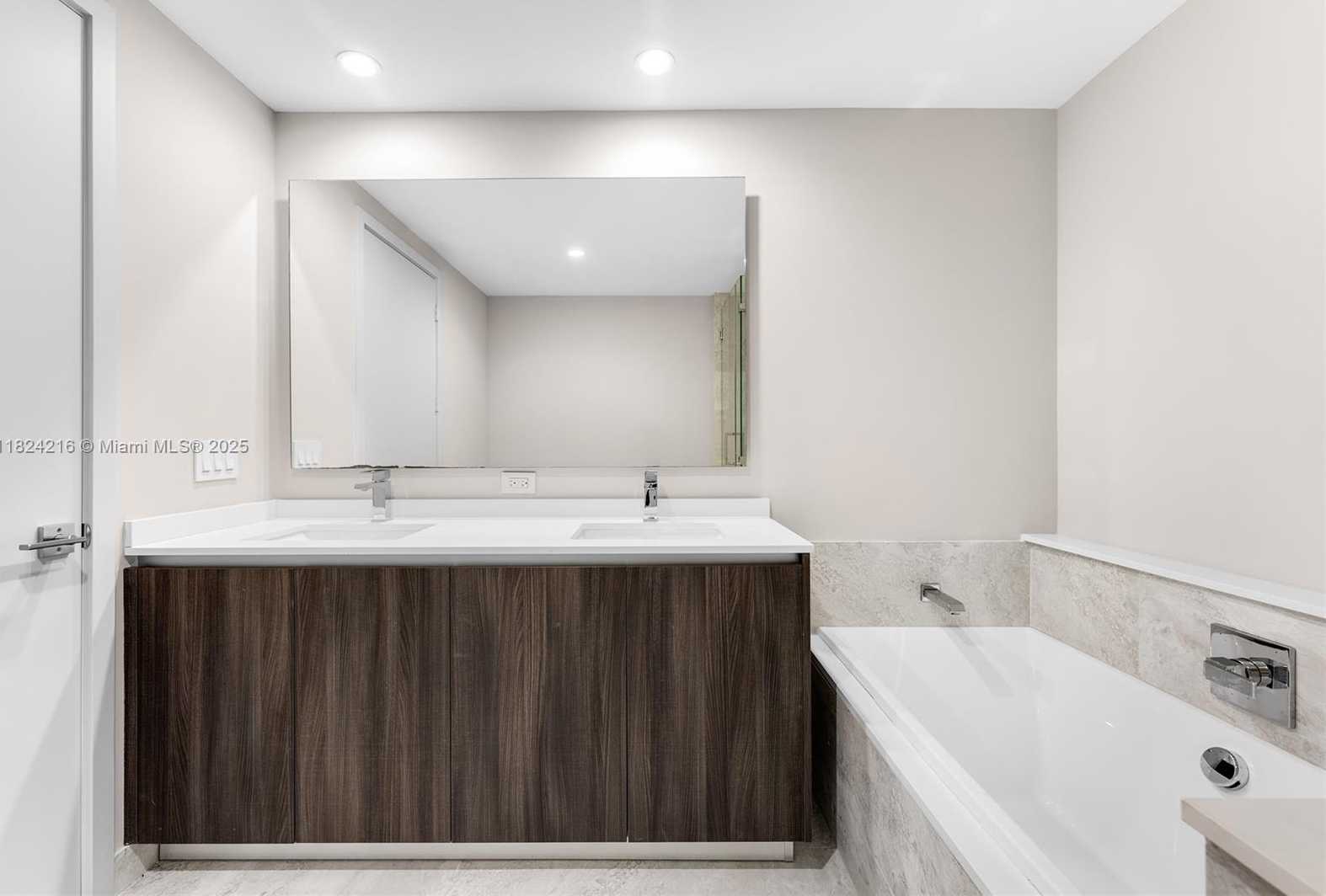Small Image of 488 NORTH EAST 18 ST #4112, Miami Number 27