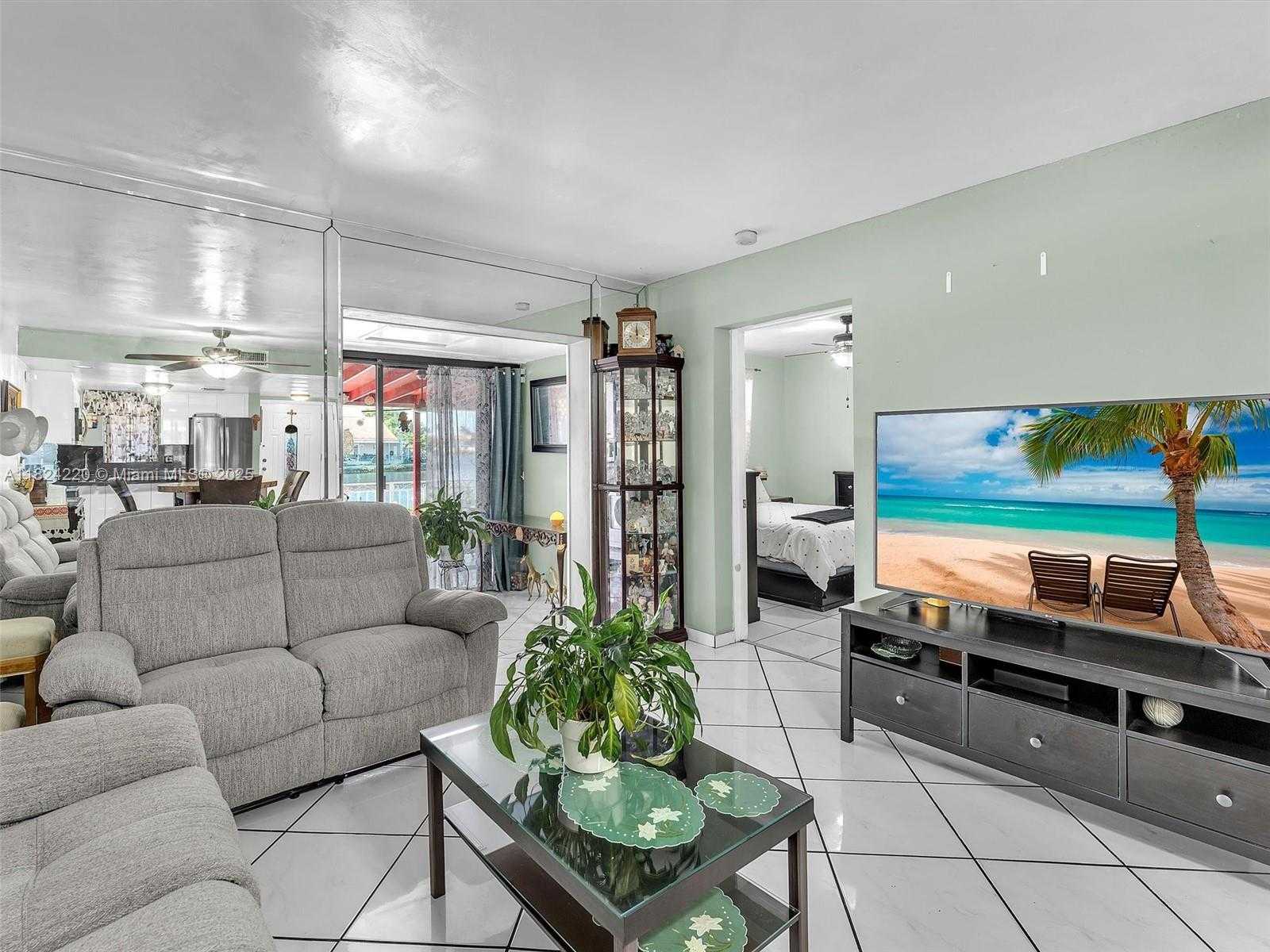 Small Image of 5530 W 26th Ct, Hialeah, FL 33016, USA Number 11