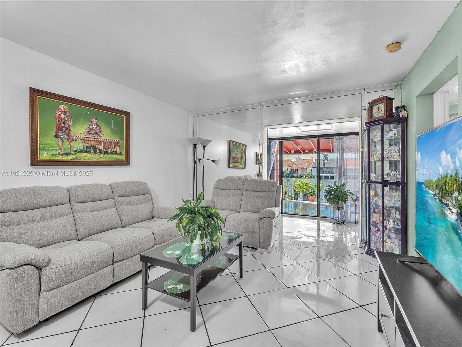 Small Image of 5530 W 26th Ct, Hialeah, FL 33016, USA Number 12