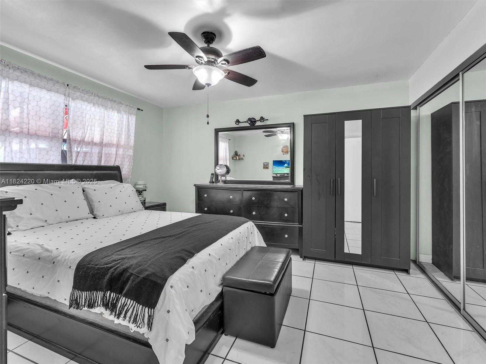 Small Image of 5530 W 26th Ct, Hialeah, FL 33016, USA Number 16