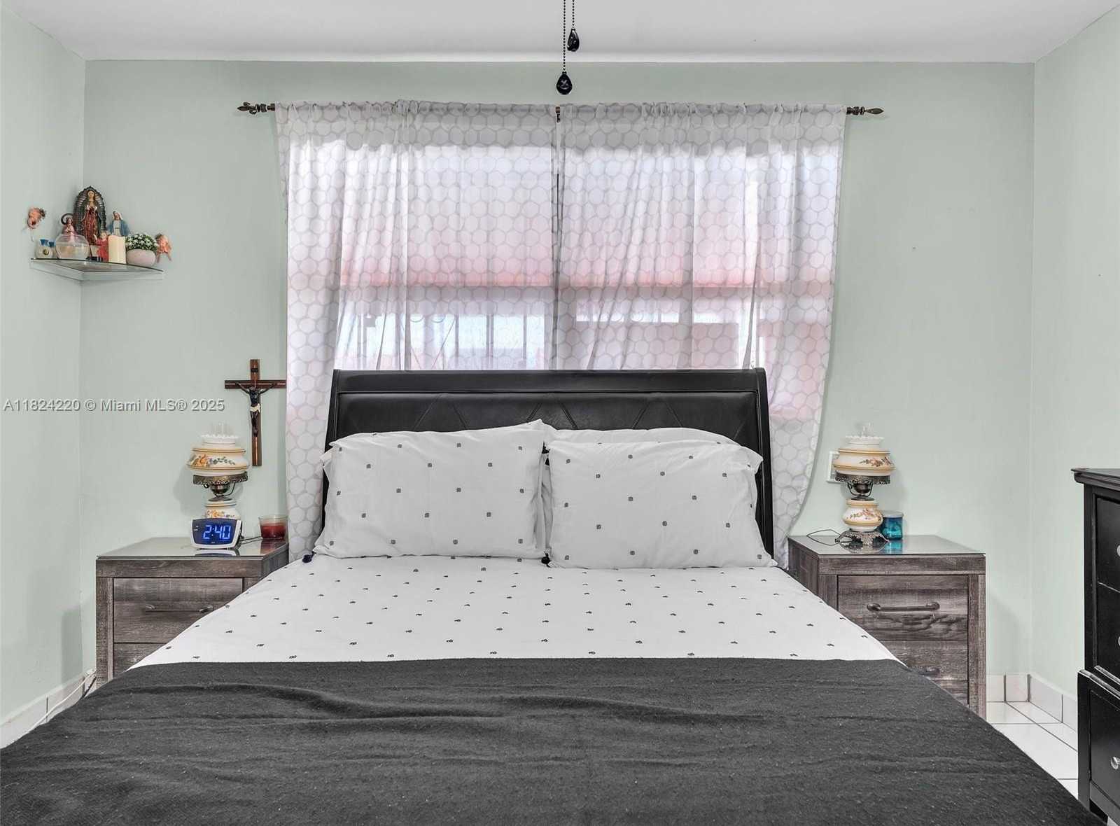 Small Image of 5530 W 26th Ct, Hialeah, FL 33016, USA Number 17