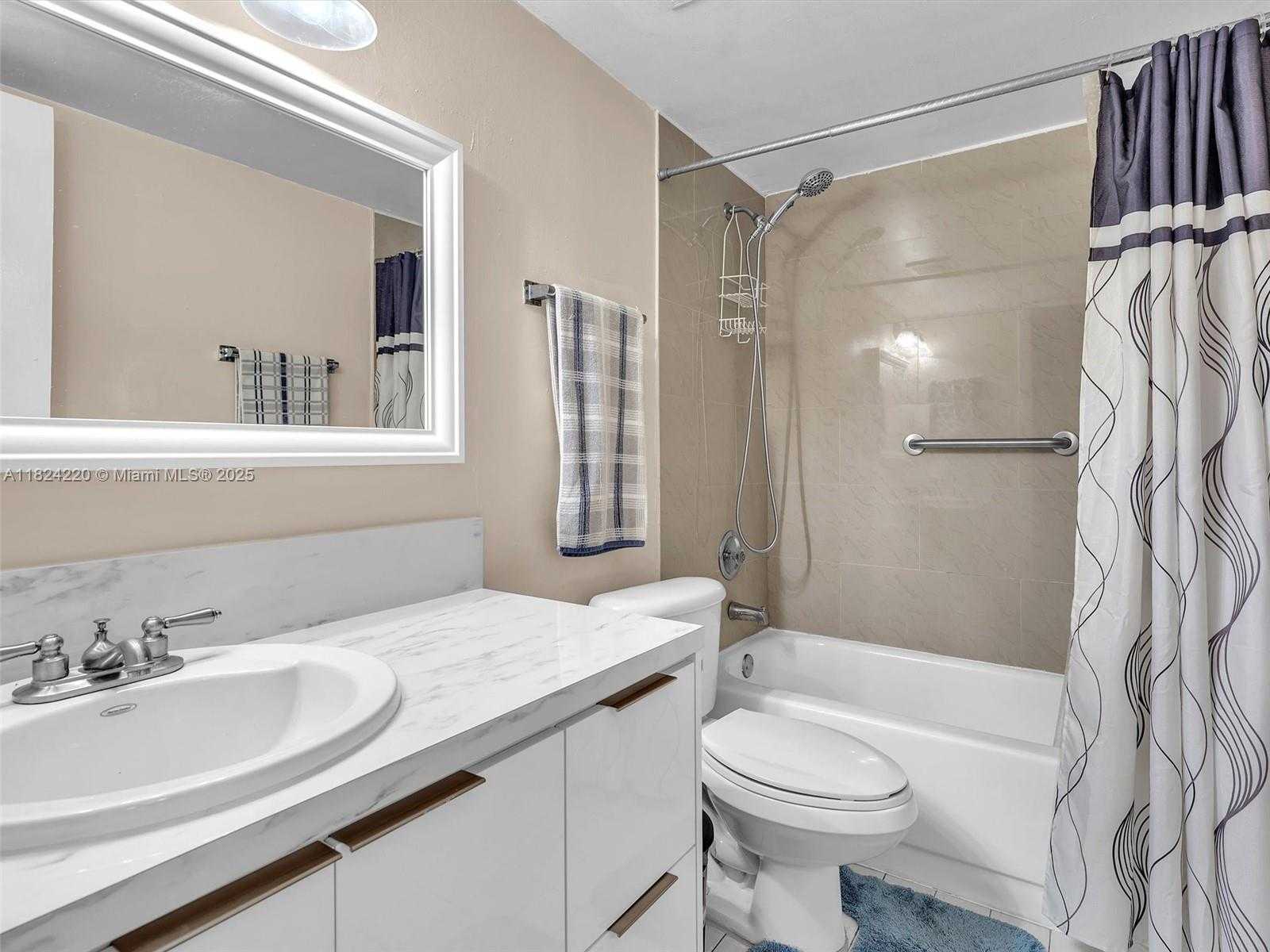 Small Image of 5530 W 26th Ct, Hialeah, FL 33016, USA Number 18