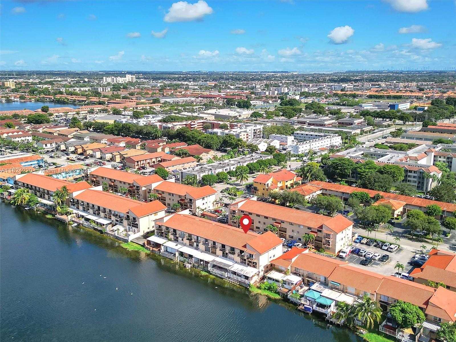Small Image of 5530 W 26th Ct, Hialeah, FL 33016, USA Number 27
