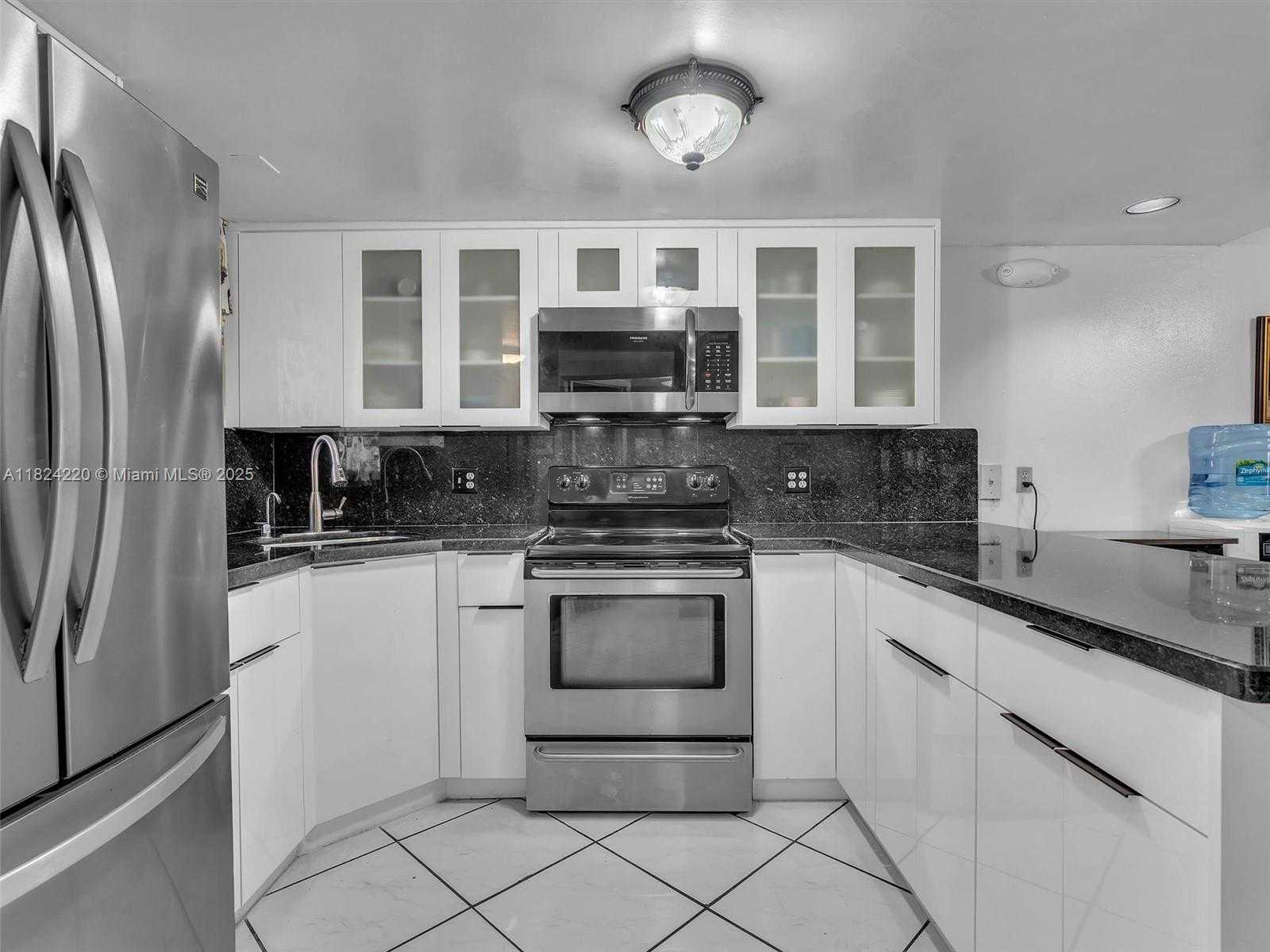 Small Image of 5530 W 26th Ct, Hialeah, FL 33016, USA Number 5