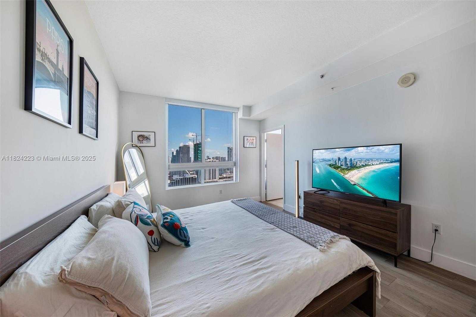 Small Image of 1900 NORTH BAYSHORE DR #4111, Miami Number 19