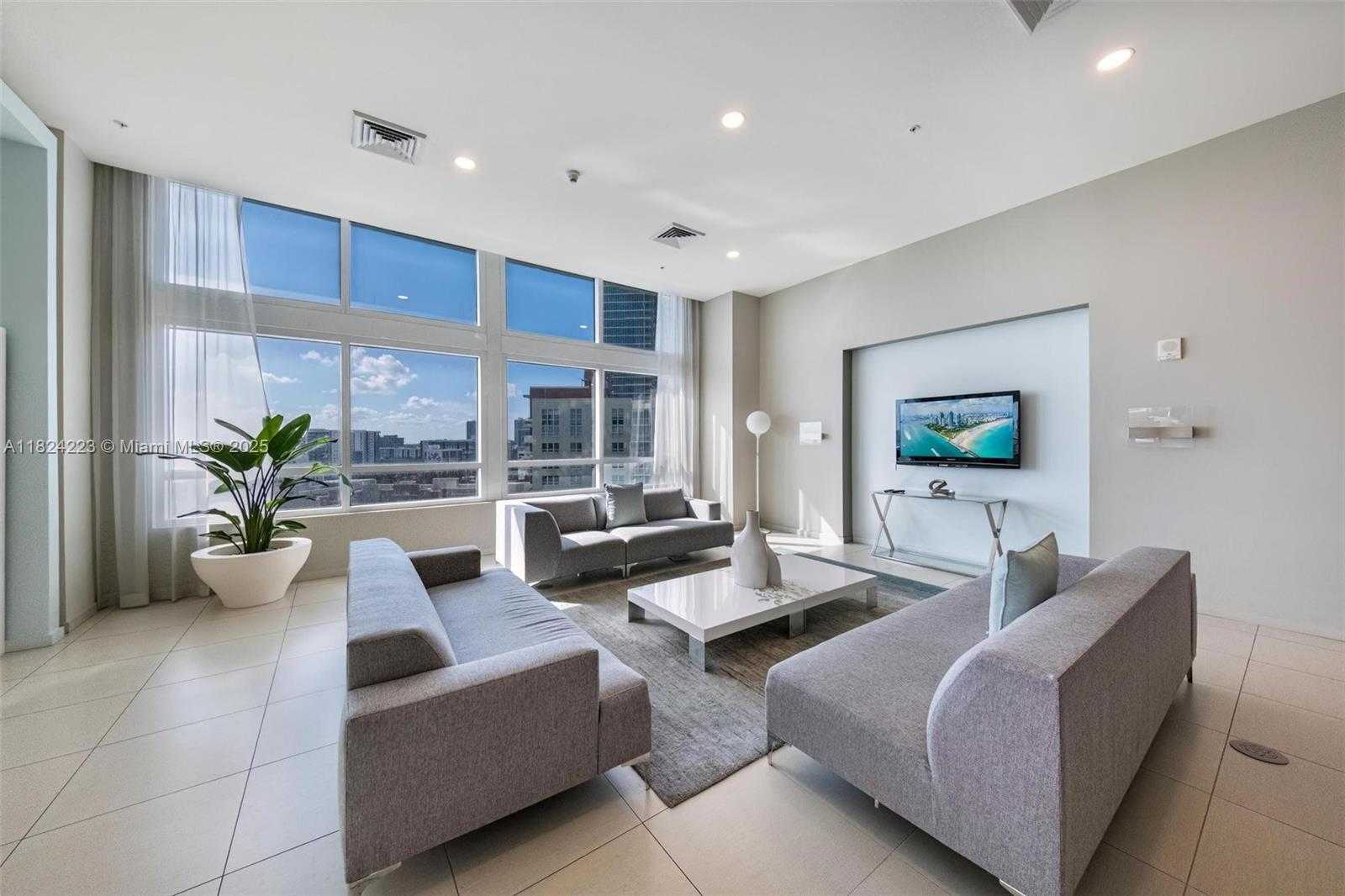 Small Image of 1900 NORTH BAYSHORE DR #4111, Miami Number 44