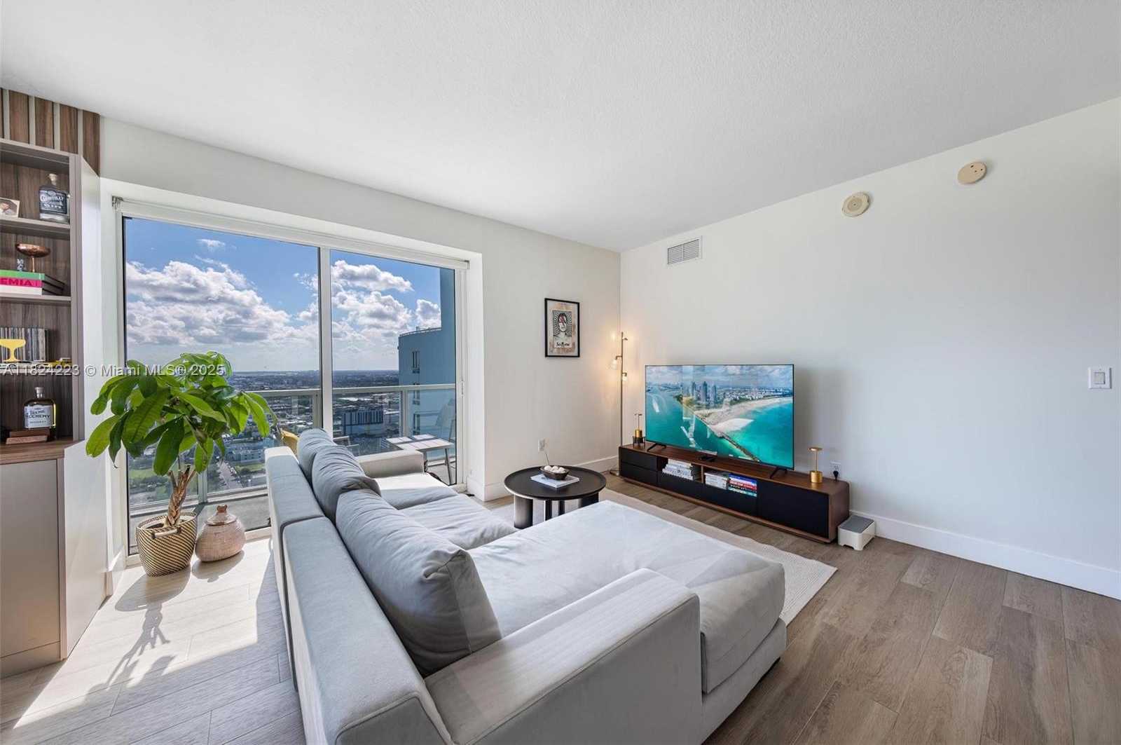 Small Image of 1900 NORTH BAYSHORE DR #4111, Miami Number 9