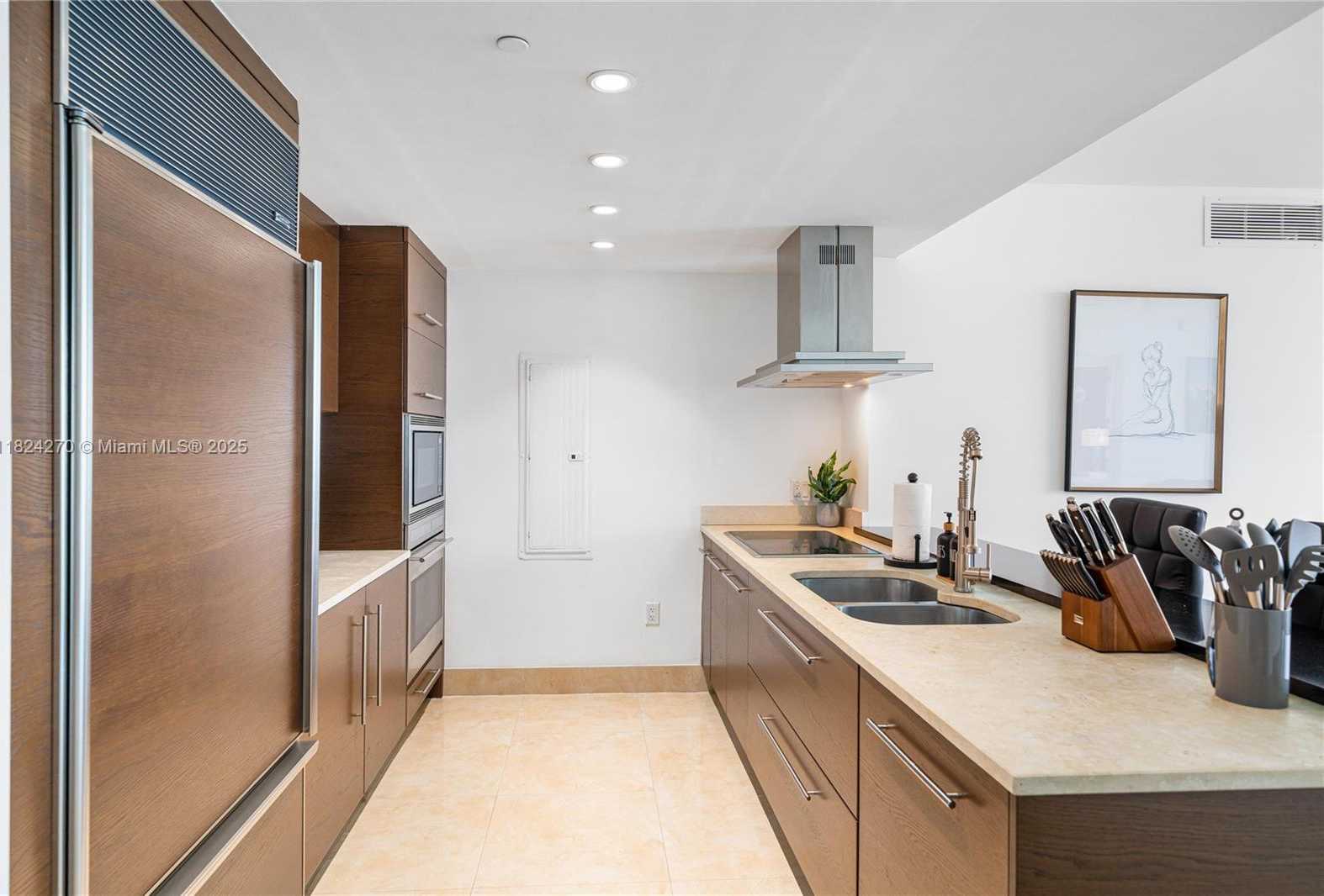 Small Image of 495 BRICKELL #5705, Miami Number 4