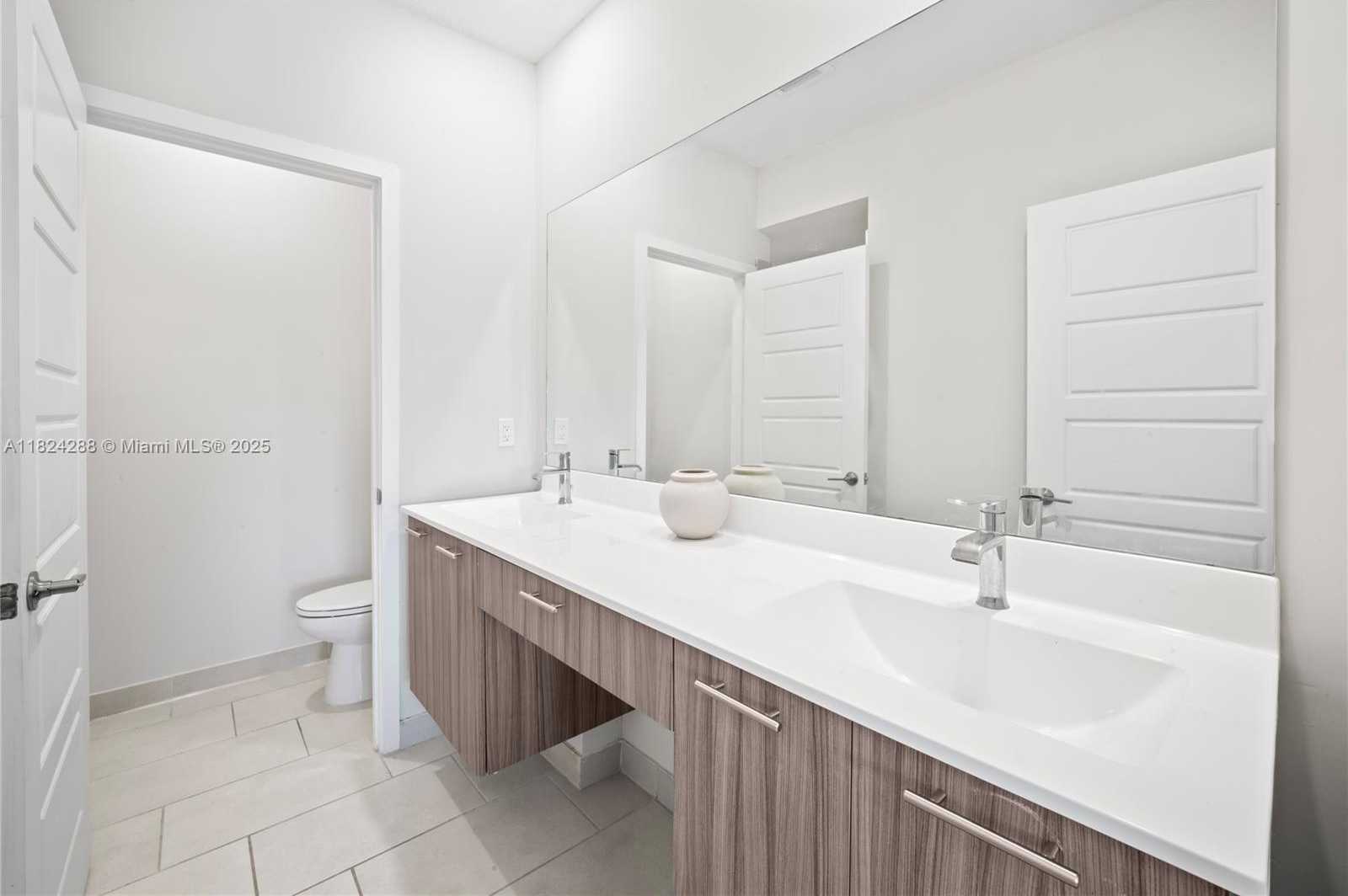 Small Image of 8301 NORTH WEST 41ST ST #B-102, Doral Number 24