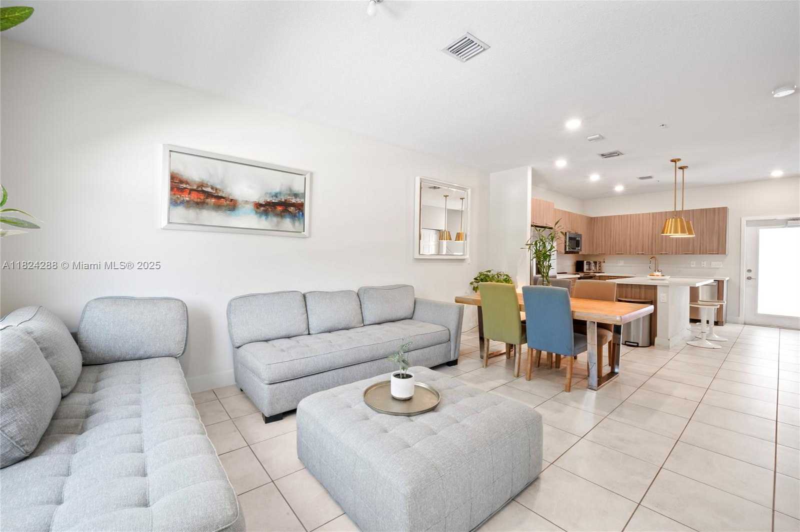 Small Image of 8301 NORTH WEST 41ST ST #B-102, Doral Number 4