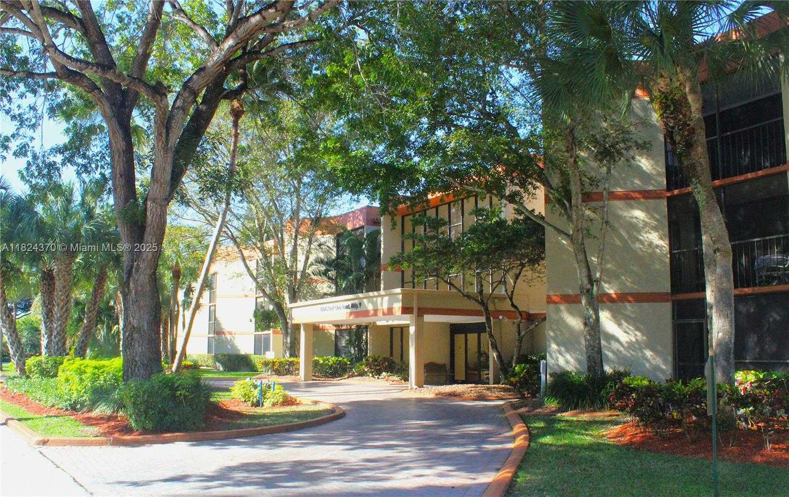 Small Image of 16475 GOLF CLUB RD #201, Weston Number 23