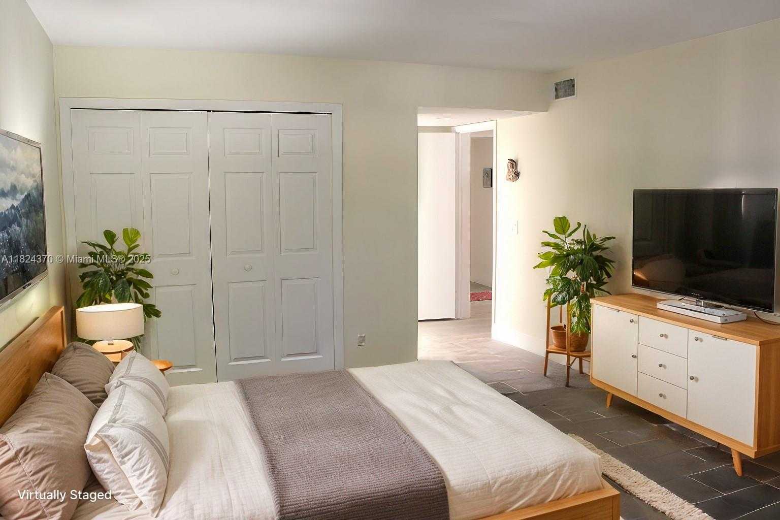 Small Image of 16475 GOLF CLUB RD #201, Weston Number 7